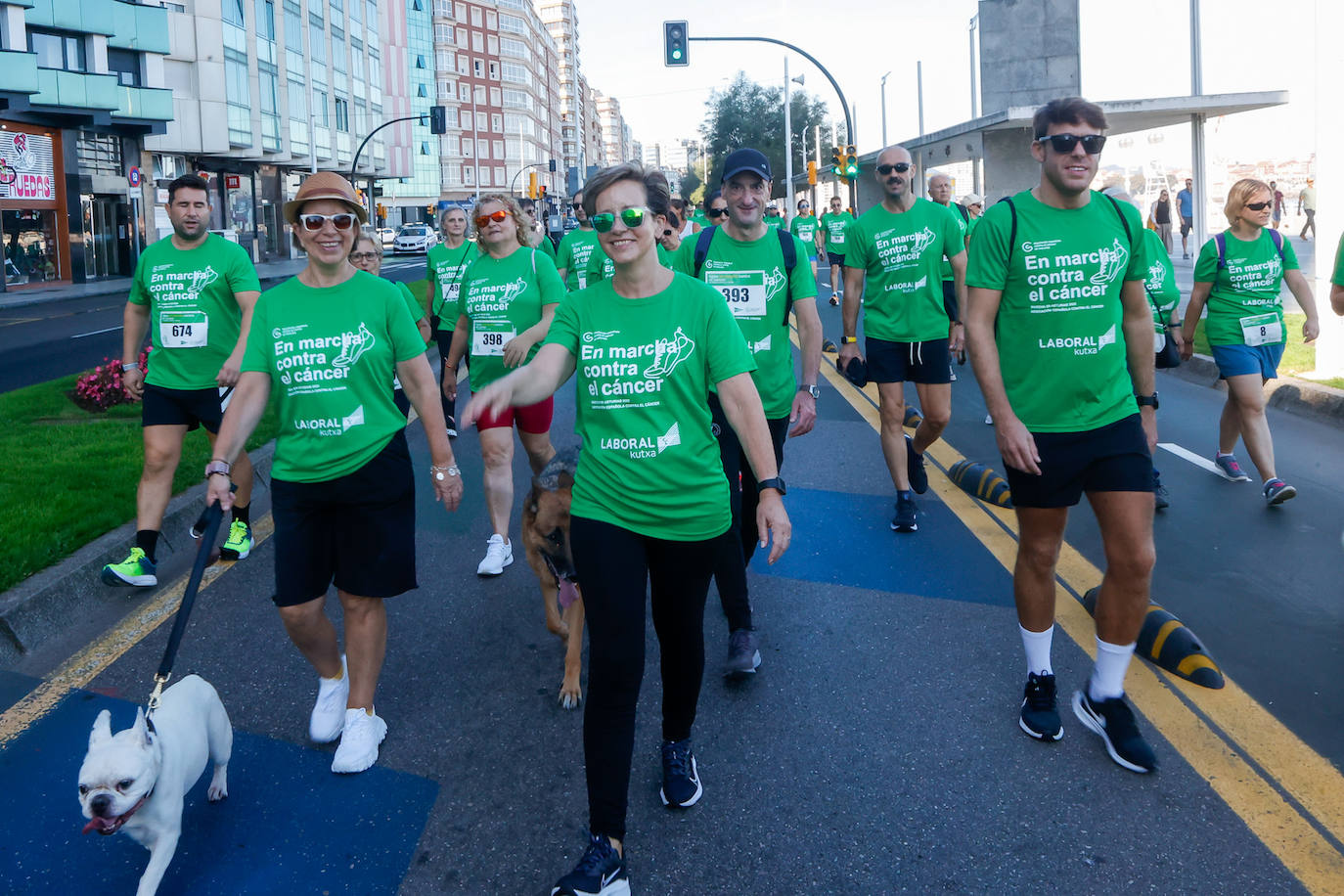 Solidaridad y caminata en Gijón en la lucha contra el cáncer