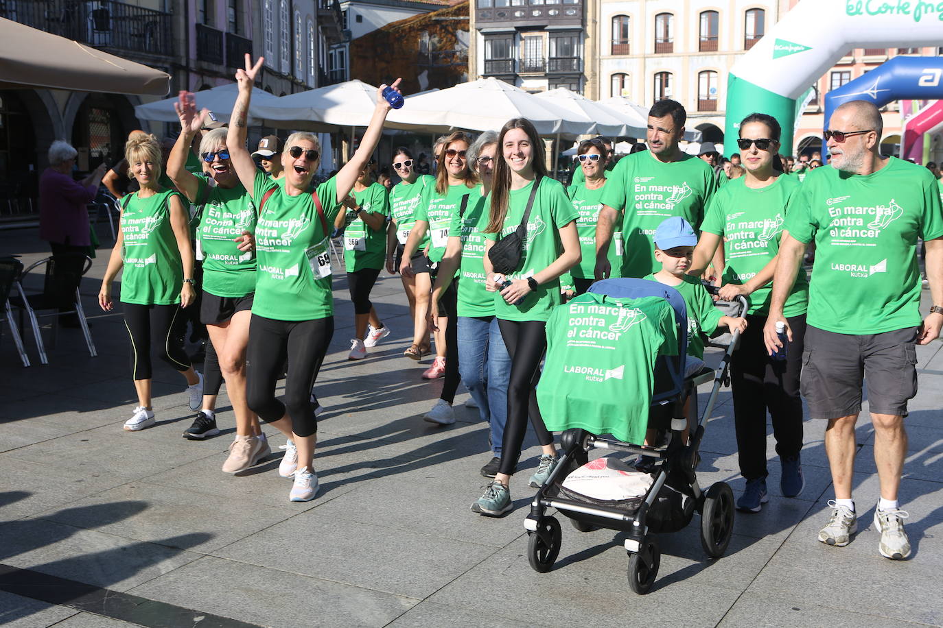 Avilés se tiñe de verde con cientos de personas &#039;en marcha&#039; contra el cáncer