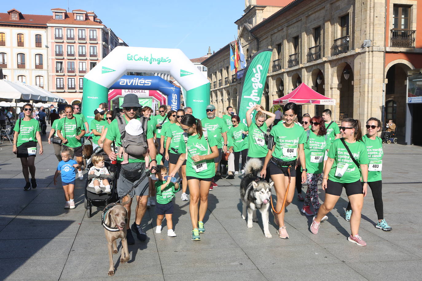 Avilés se tiñe de verde con cientos de personas &#039;en marcha&#039; contra el cáncer