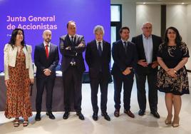 El consejo de administración de Izertis, en la última junta general del mes de junio en Gijón, con Lourdes Argüelles, directora financiera, primera por la izquierda.