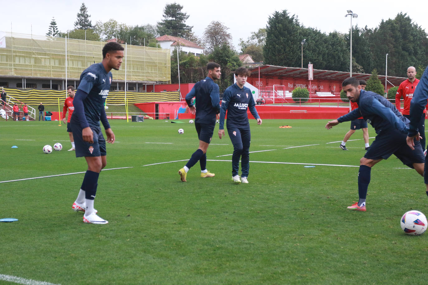 Entrenamiento del Sporting de Gijón (03/10/2023)