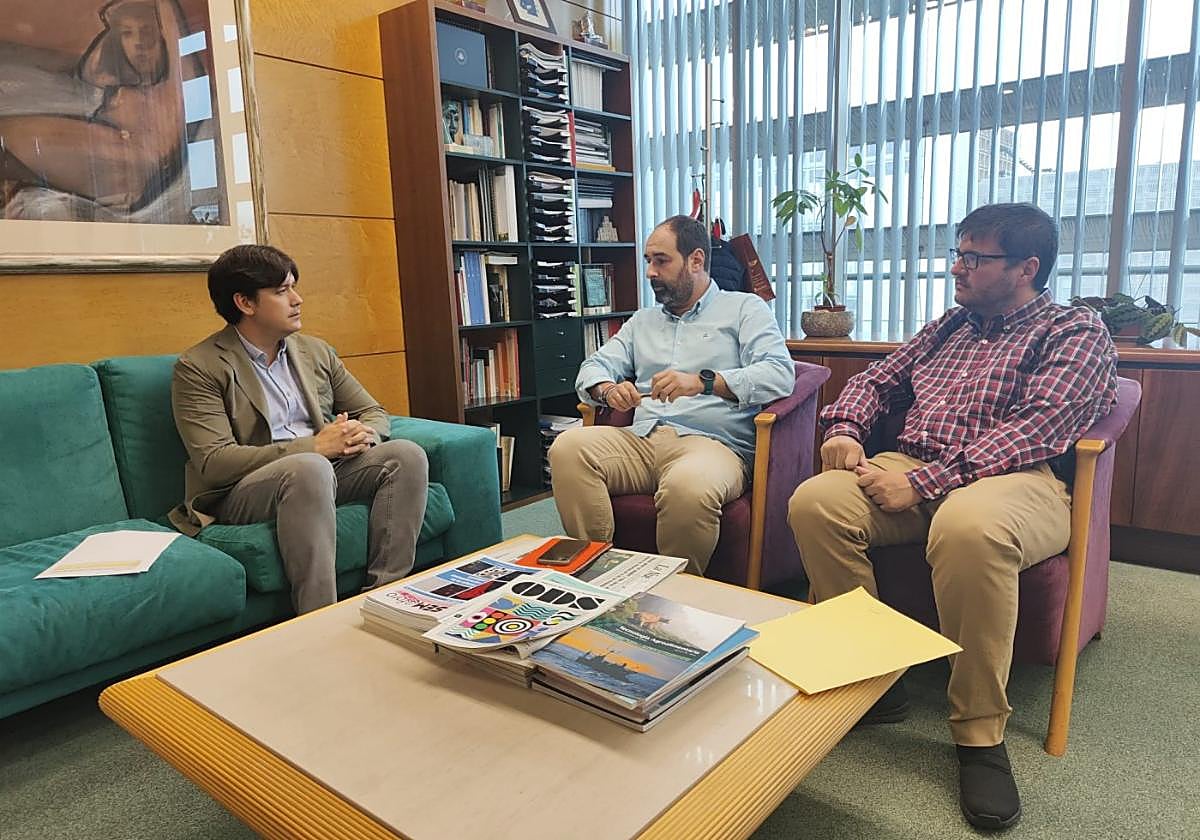 Borja Sánchez, David Álvarez y José Ramón Arango ayer en Oviedo.