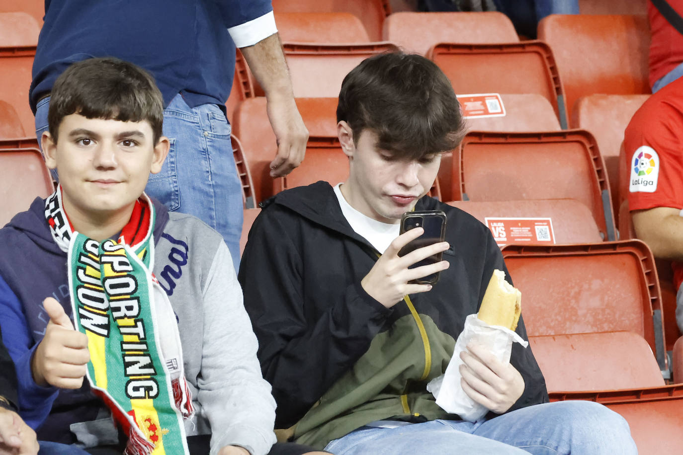 ¿Estuviste en el Sporting - Elche? ¡Búscate!