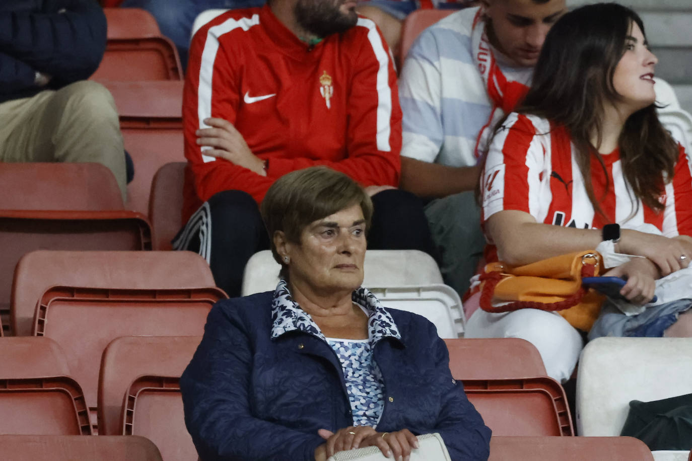 ¿Estuviste en el Sporting - Elche? ¡Búscate!