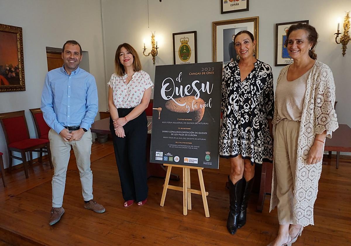 José Manuel González Castro, Mónica Gutiérrez, Marifé Gómez y Salomé García, ayer durante la presentación de los actos del queso.