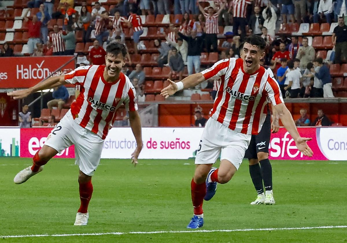 Pascanu celebra su primer gol como rojiblanco con Róber Pier a su lado que corre a felicitarlo.