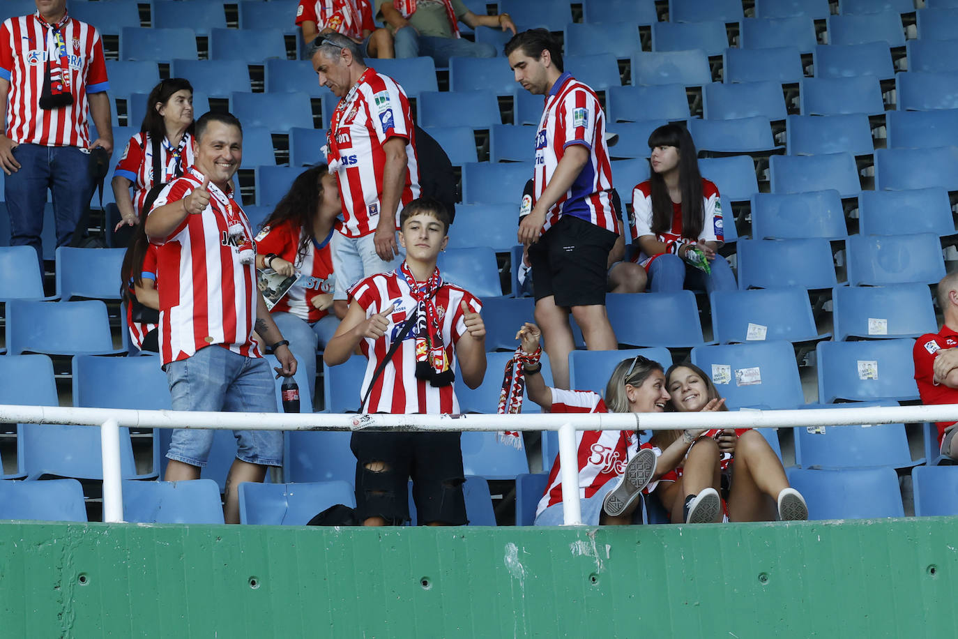 ¿Estuviste en el Racing de Santander - Sporting? ¡Búscate en las fotos de El Sardinero!