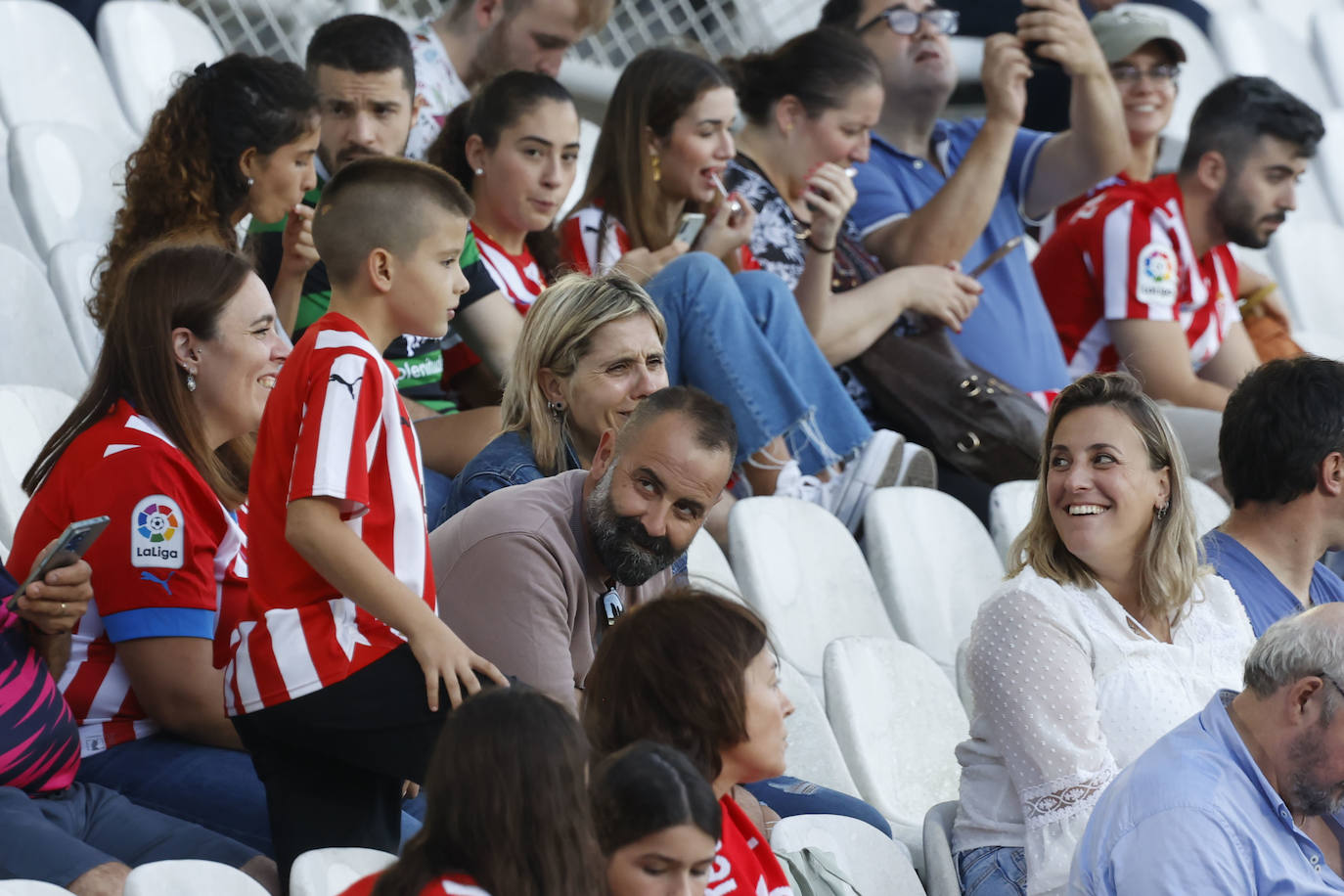 ¿Estuviste en el Racing de Santander - Sporting? ¡Búscate en las fotos de El Sardinero!