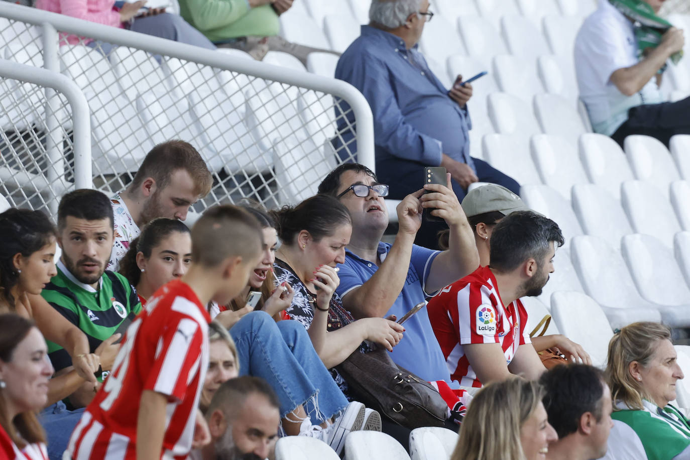 ¿Estuviste en el Racing de Santander - Sporting? ¡Búscate en las fotos de El Sardinero!