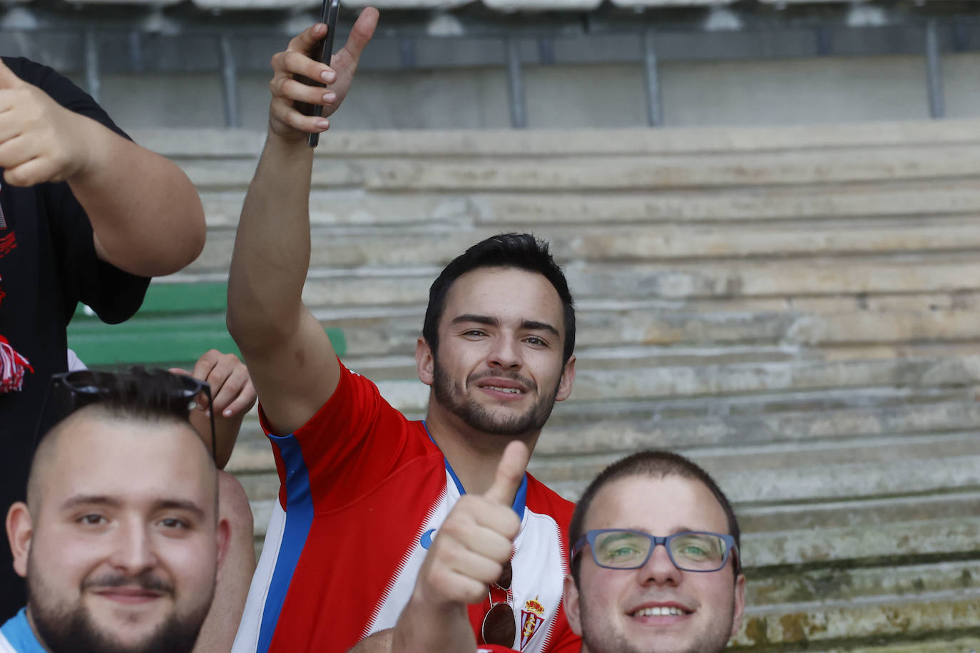 ¿Estuviste en el Racing de Santander - Sporting? ¡Búscate en las fotos de El Sardinero!