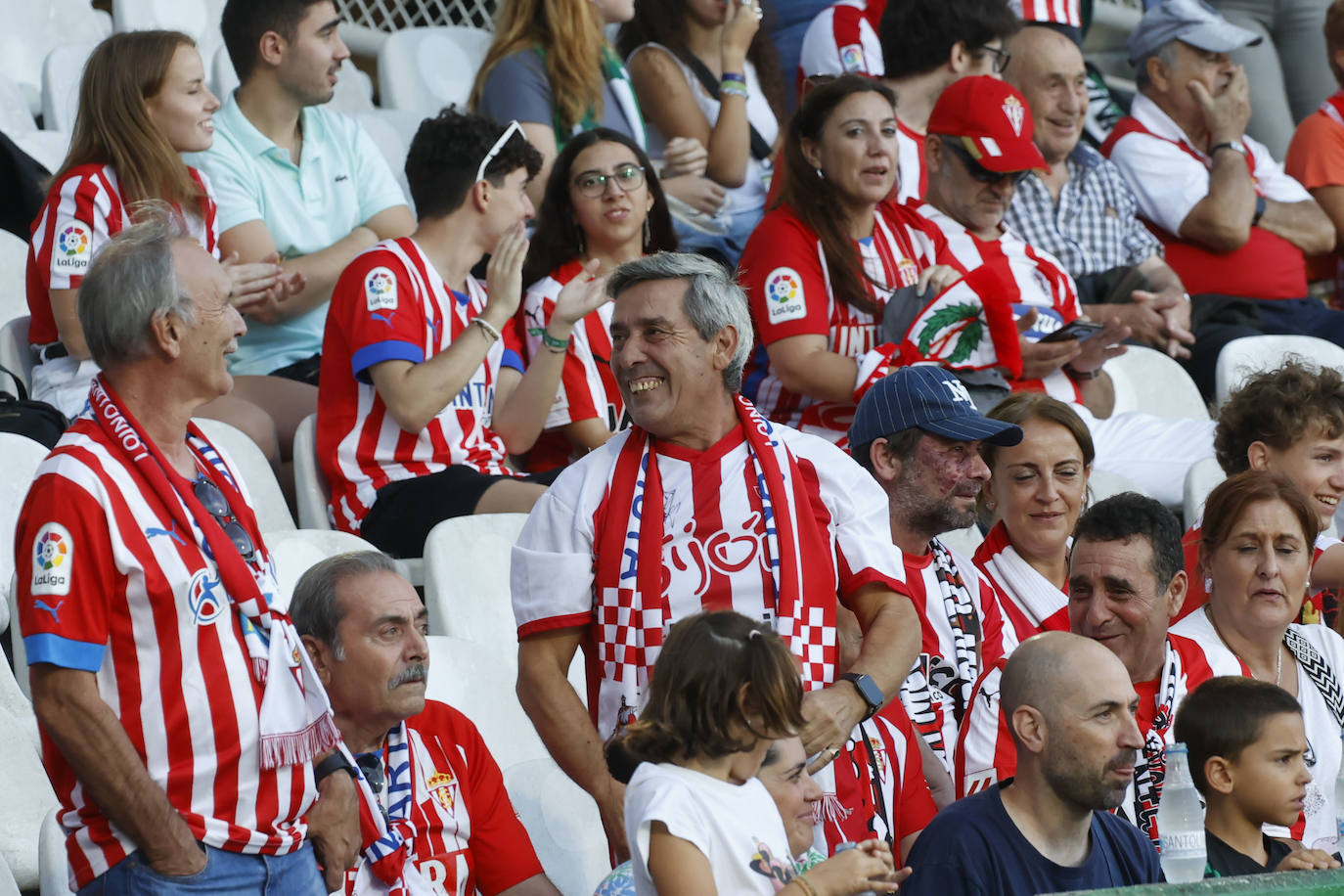 ¿Estuviste en el Racing de Santander - Sporting? ¡Búscate en las fotos de El Sardinero!