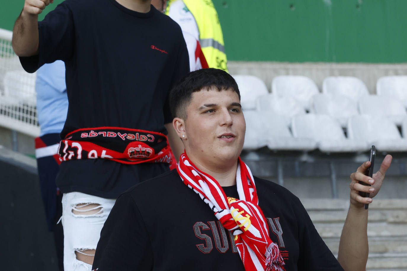 ¿Estuviste en el Racing de Santander - Sporting? ¡Búscate en las fotos de El Sardinero!