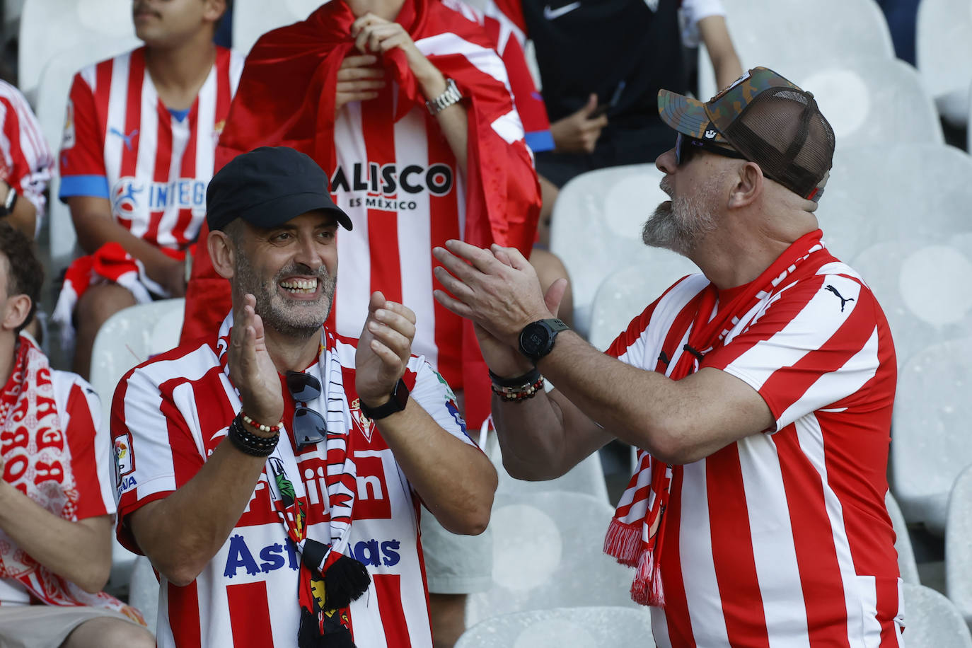 ¿Estuviste en el Racing de Santander - Sporting? ¡Búscate en las fotos de El Sardinero!