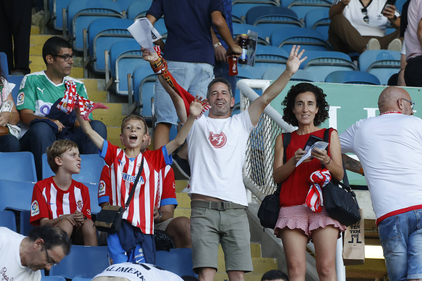 ¿Estuviste en el Racing de Santander - Sporting? ¡Búscate en las fotos de El Sardinero!