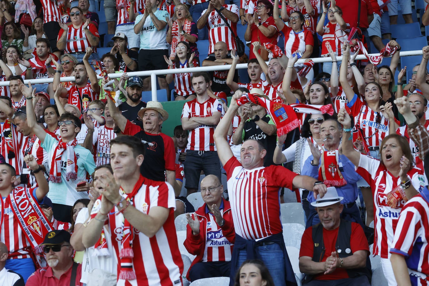 ¿Estuviste en el Racing de Santander - Sporting? ¡Búscate en las fotos de El Sardinero!