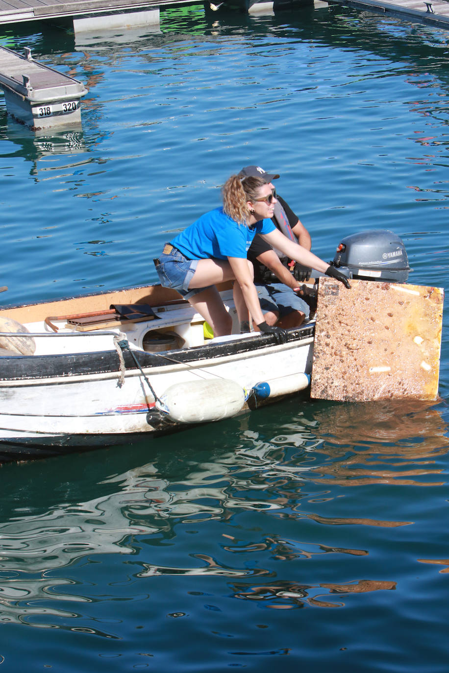 Lo que se esconde bajo el mar en el Puerto Deportivo gijonés