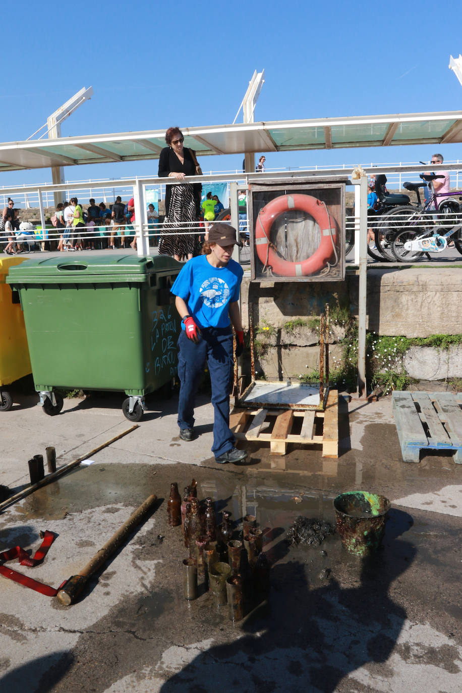 Lo que se esconde bajo el mar en el Puerto Deportivo gijonés