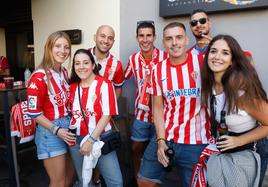 Aficionados del Sporting, en Santander, antes del partido contra el Racing.