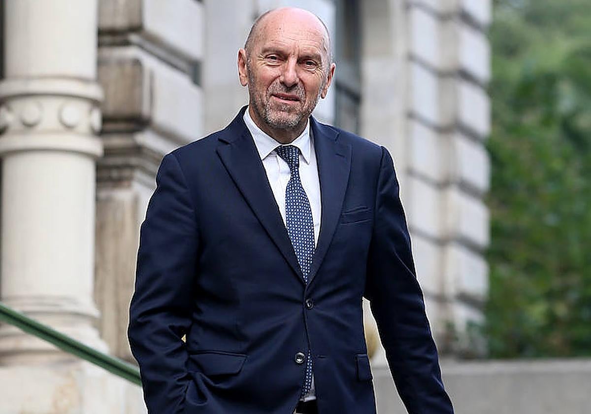 Juan Cofiño, en su despacho en la Junta General.