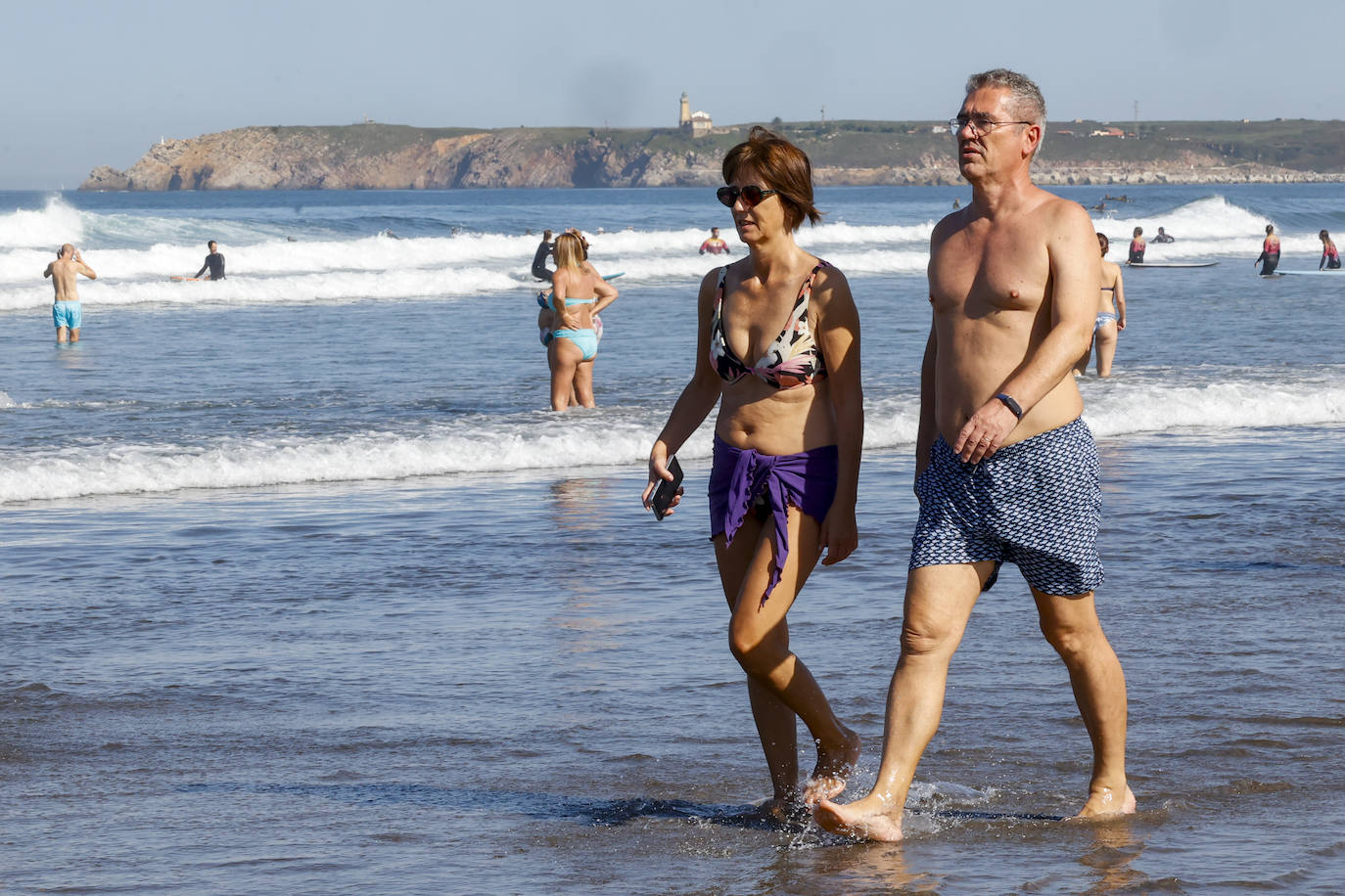 Paseos y playas y terrazas llenas: las imágenes de la jornada de calor en Asturias en pleno octubre