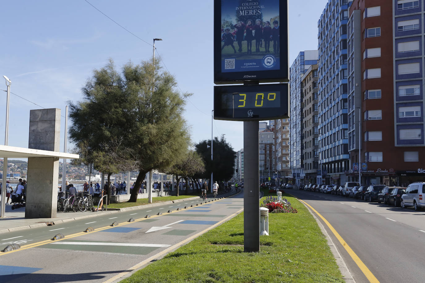 Paseos y playas y terrazas llenas: las imágenes de la jornada de calor en Asturias en pleno octubre