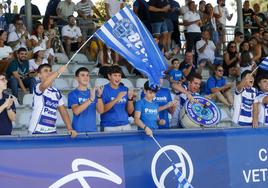 El joven grupo de animación del Pasek Belenos lo dio todo para llevar en volandas a su equipo hacia la victoria.