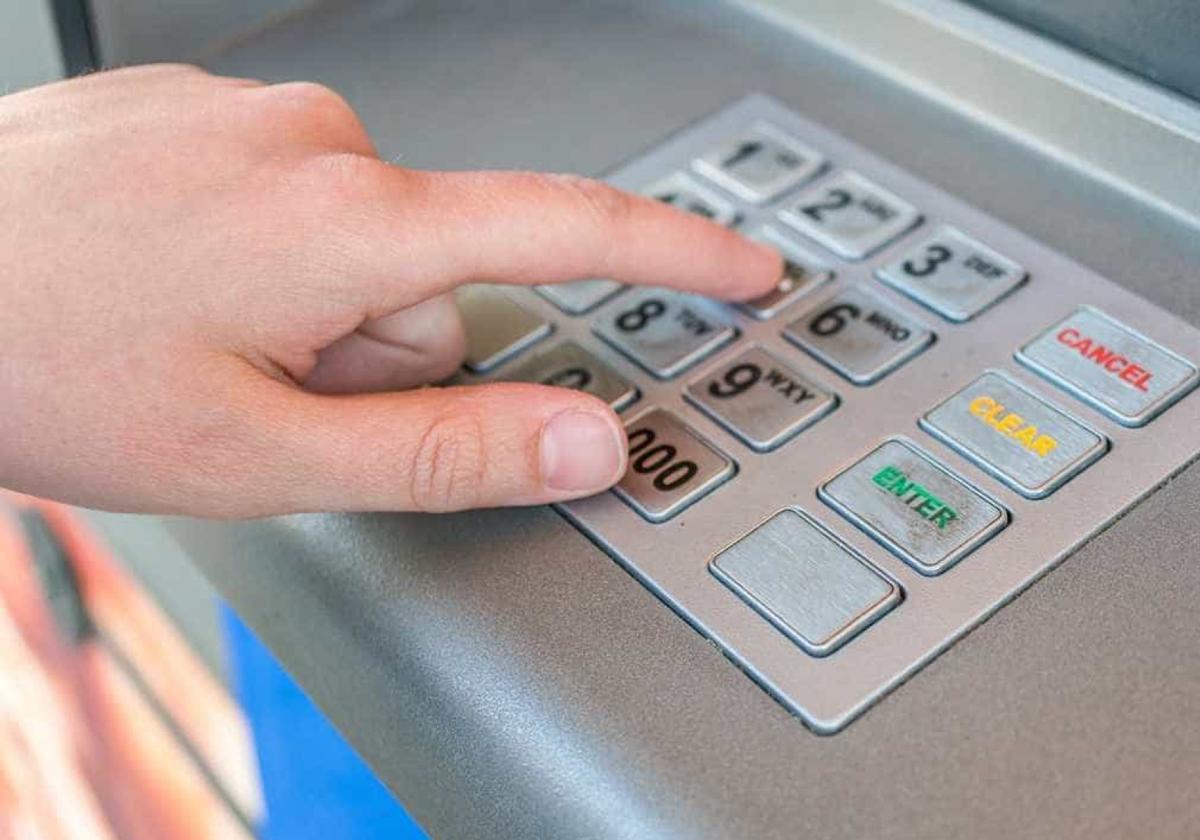 Los límites de Hacienda para realizar una transferencia bancaria: superarlos acarrea multas de hasta 2.500 euros