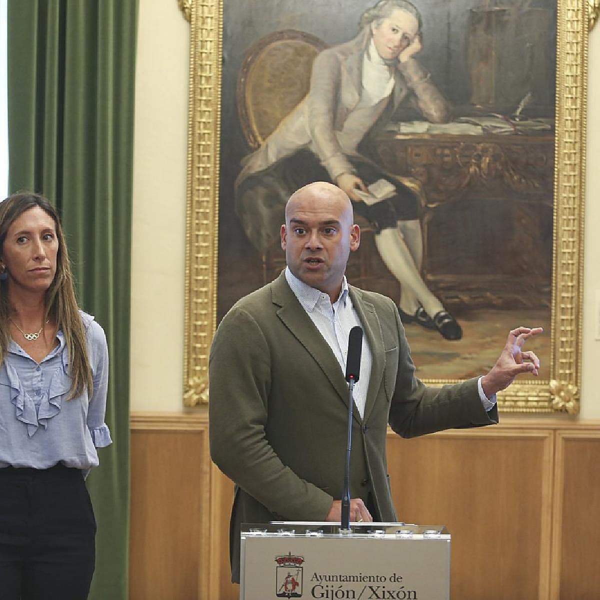 Moriyón mantiene a Óliver Suárez en Divertia mientras Vox asume su papel de oposición