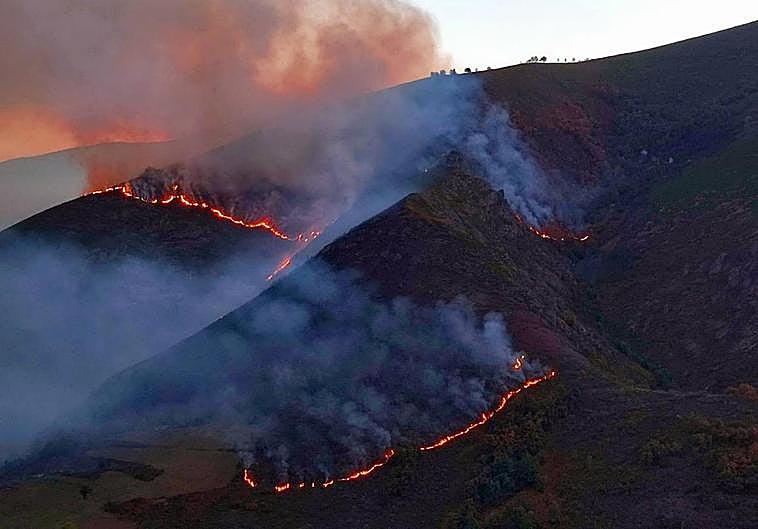 Incendio en Cangas del Narcea.