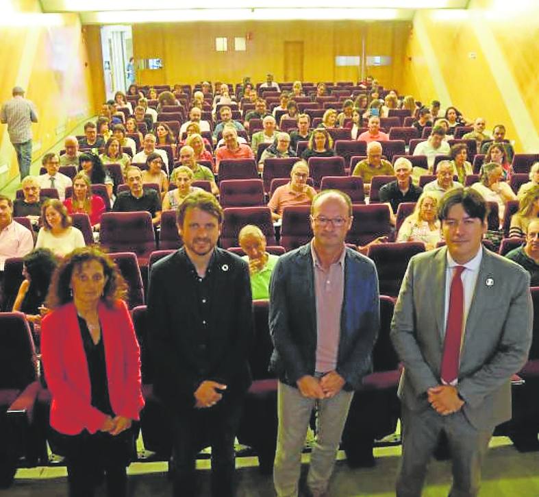 Por la izquierda, Eva Ledo, David Artime, Javier Cueli y Borja Sánchez, ayer, antes de su reunión con los centros de FP.