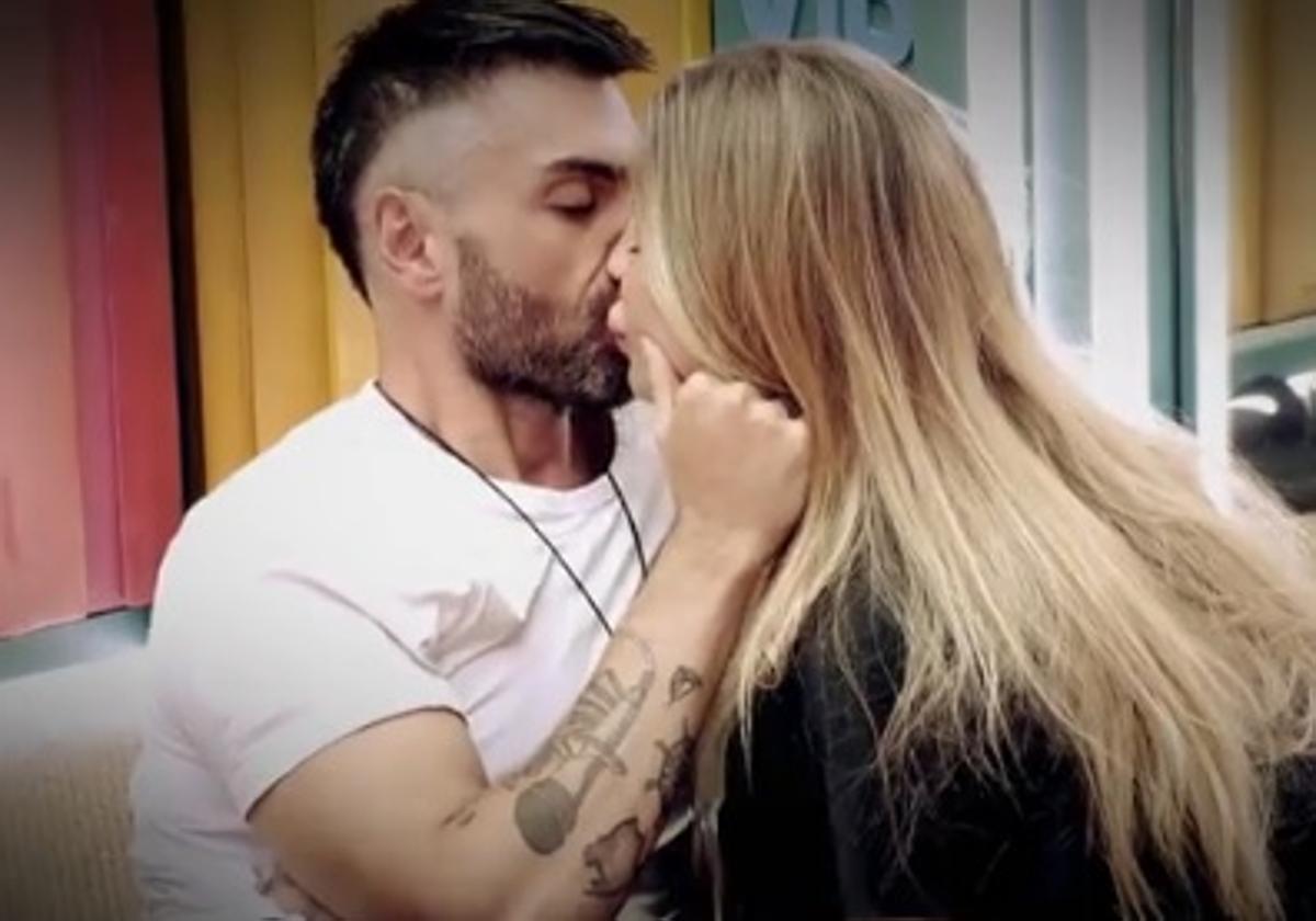 Zeus y Susana dan rienda suelta a la pasión y se besan en 'Gran Hermano VIP'