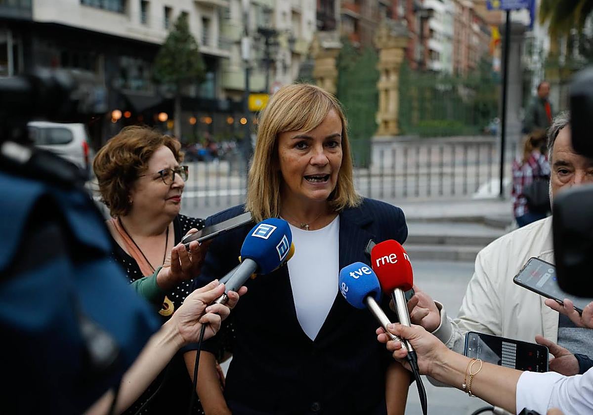 Covadonga Tomé, atendiendo a los medios este viernes.