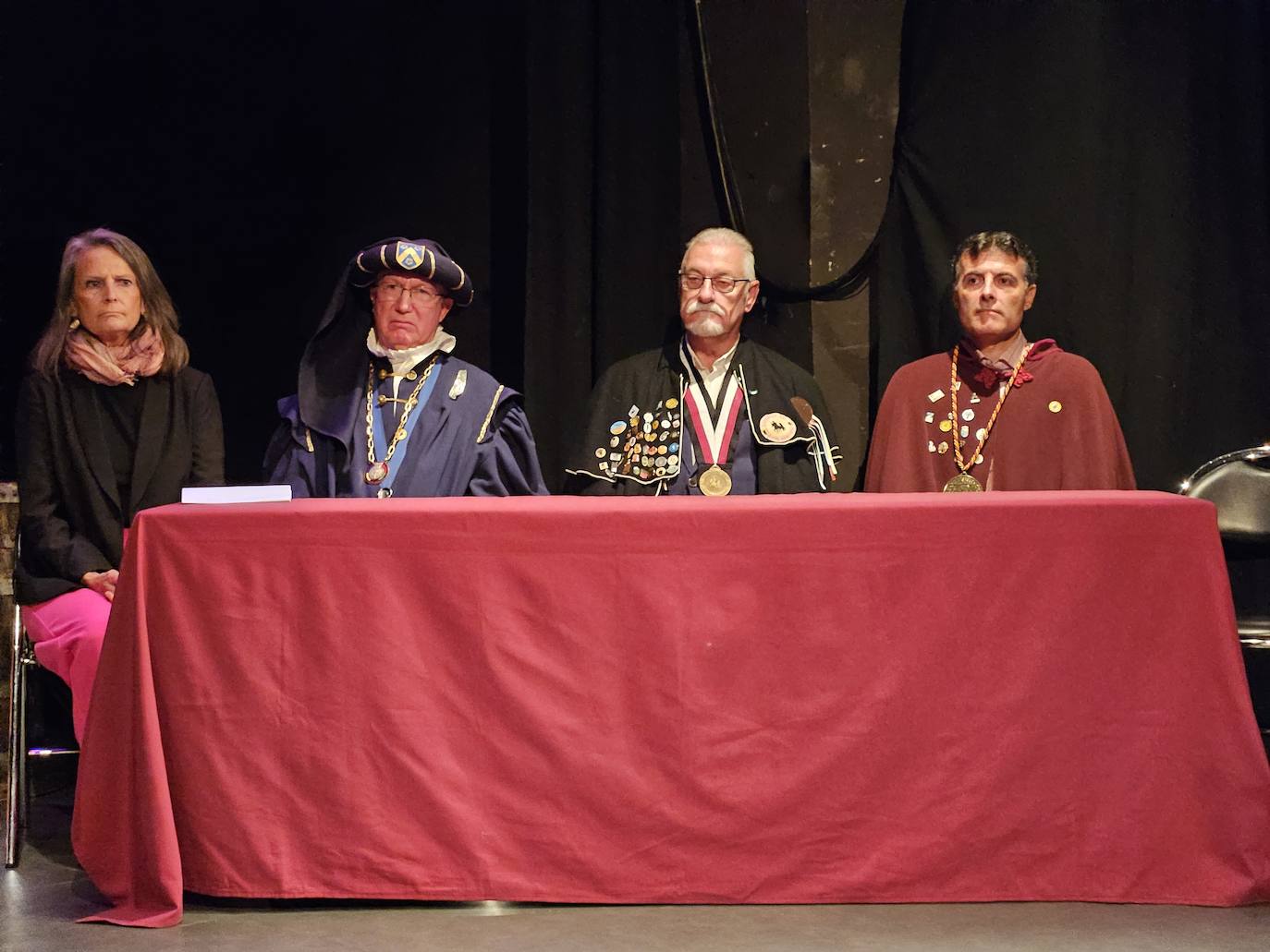 Los periodistas Miguel Ángel Pérez e Isabel San Sebastián, nuevos cofrades de honor en Cangas