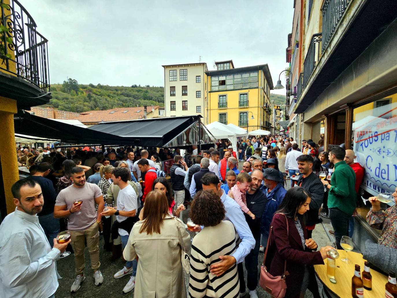 Cangas del Narcea celebra su vendimia a lo grande