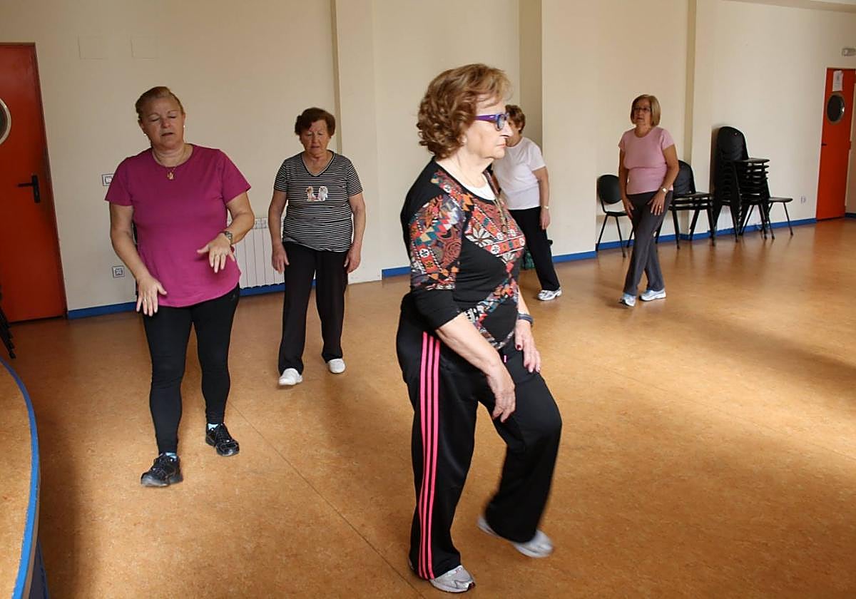 Un grupo de mujeres en una de las clases de gimnasia.