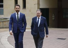 El secretario general del PP asturiano, Álvaro Queipo, y el alcalde de Oviedo, Alfredo Canteli, en el primer comité de dirección que presidió el primero, hace un año.