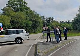 Acceso a El Crucero, que los vecinos piden mejorar ante la sucesión de accidentes.