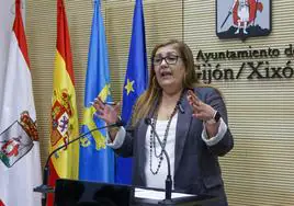 La concejala del PSOE, Marina Pineda, en la sala de prensa del Ayuntamiento.
