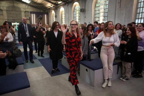 Meryl Streep, a su llegada al acto con alumnos de Secundaria en Oviedo.