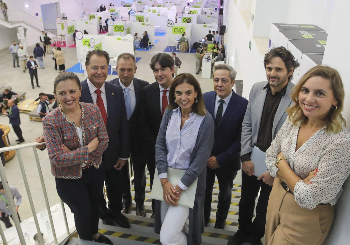 María Calvo (Fade), Félix Baragaño (Cámara de Gijón), David González (Sekuens), Borja Sánchez; la edil gijonesa María Mitre; José Bayón (Enisa), Pablo de Soto (Laboral Centro de Arte) y Cristina Fanjul (CEEI).