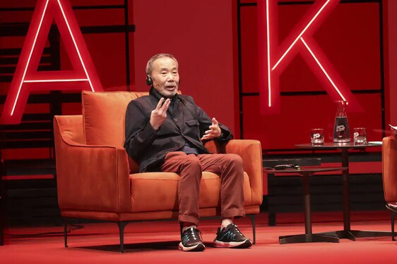 Haruki Murakami, Premio Princesa de las Letras 2023, durante su encuentro con clubes de lectura en el Jovellanos.