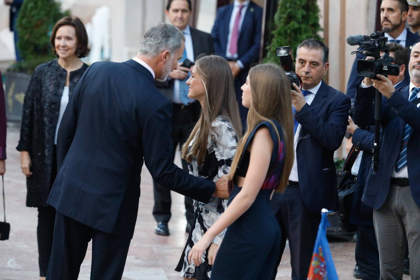 Gran expectación en Oviedo por la llegada de la Familia Real