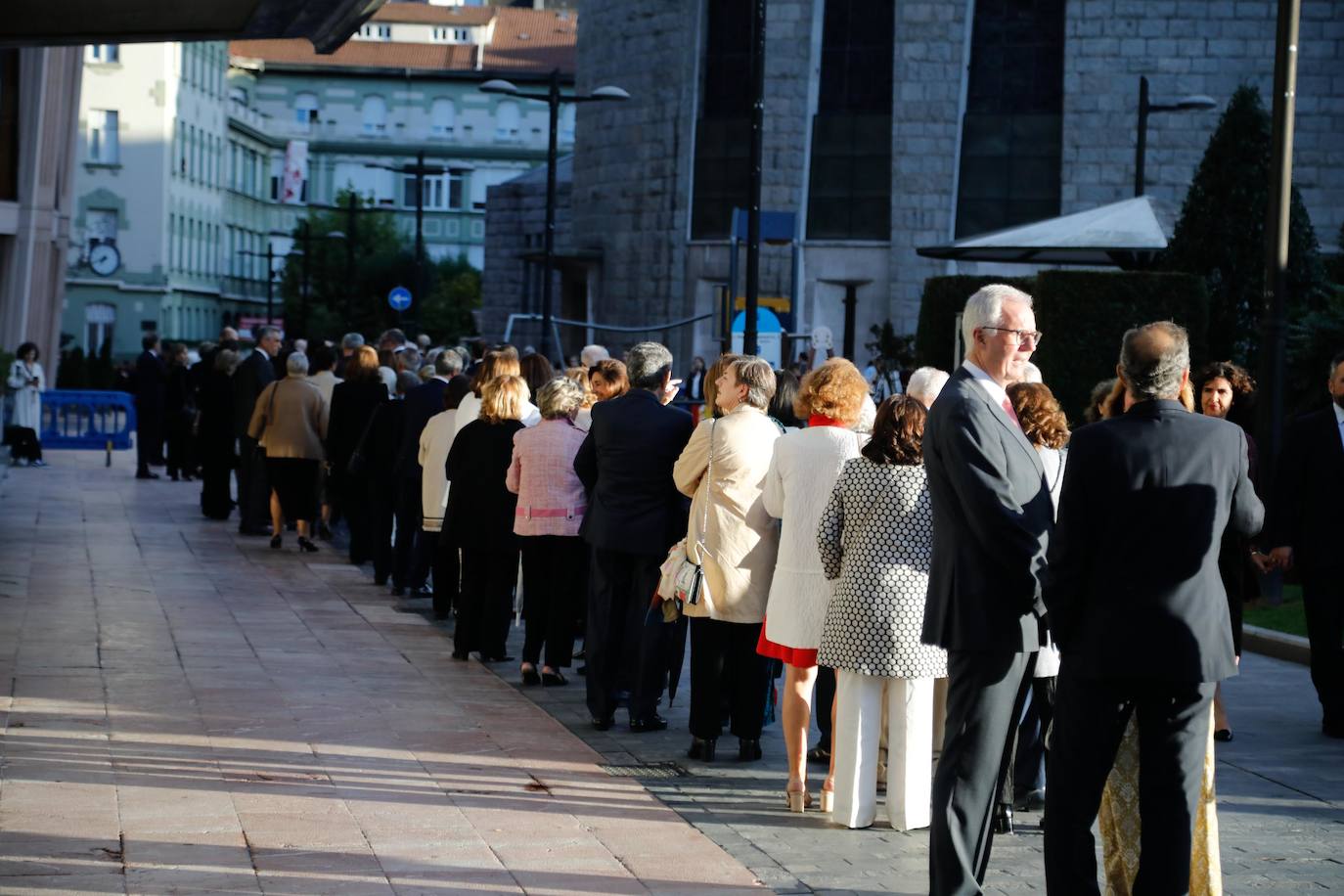 Gran expectación en Oviedo por la llegada de la Familia Real