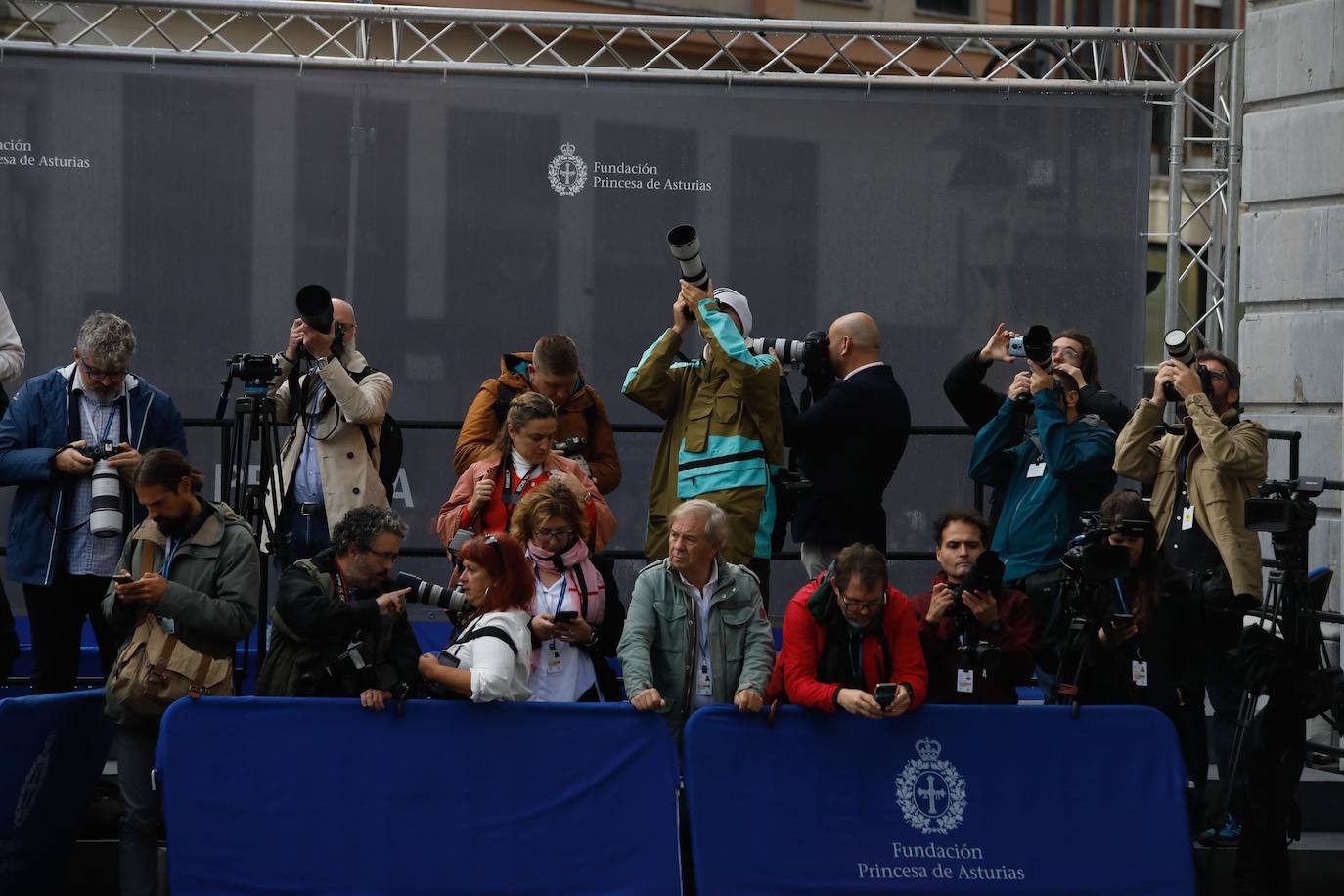 La pasión por los Premios Princesa gana a la lluvia