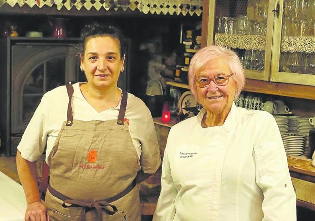 Viri Fernández y María José Miranda Llar de Viri (Candamo)