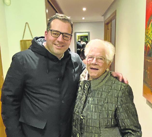 Con su abuela Belarmina, de 96 años.