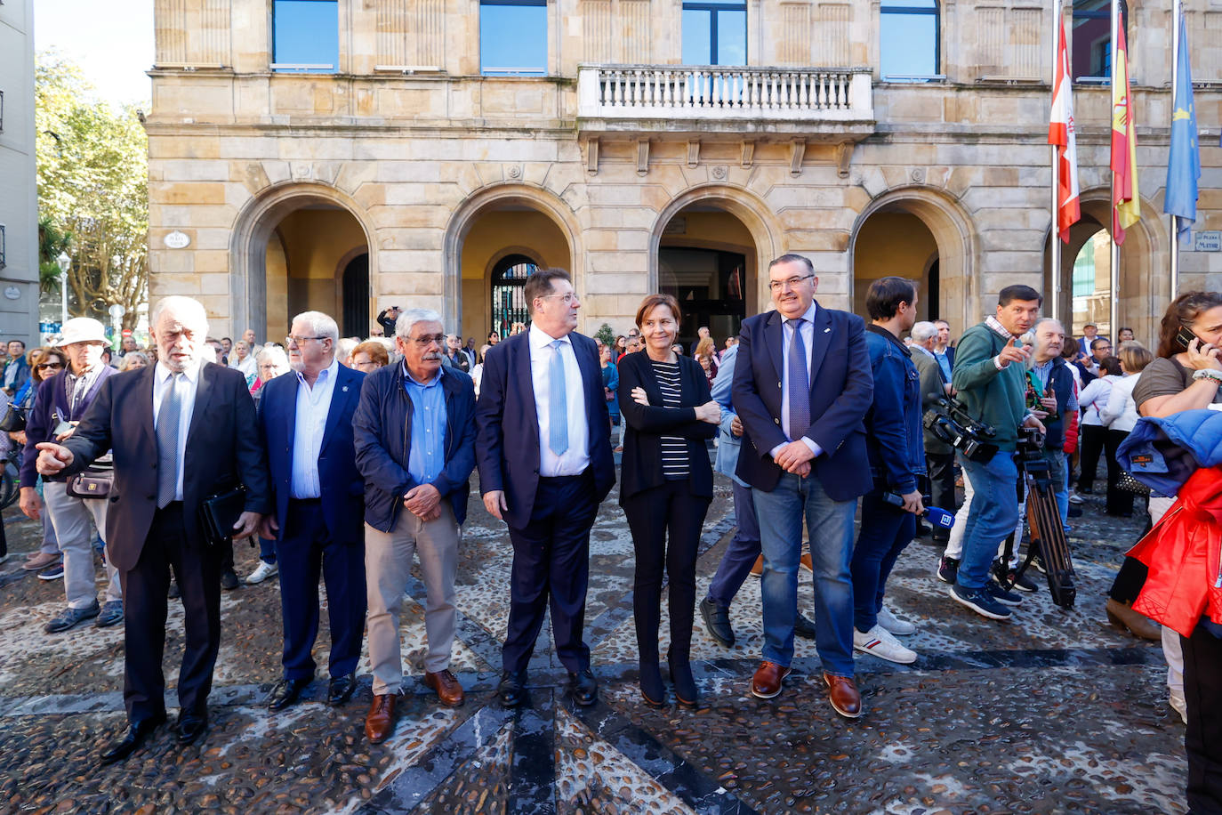 Desfile de pendones para fortalecer los lazos entre Gijón y León