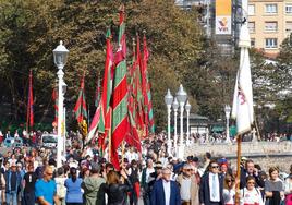 Desfile de pendones para fortalecer los lazos entre Gijón y León