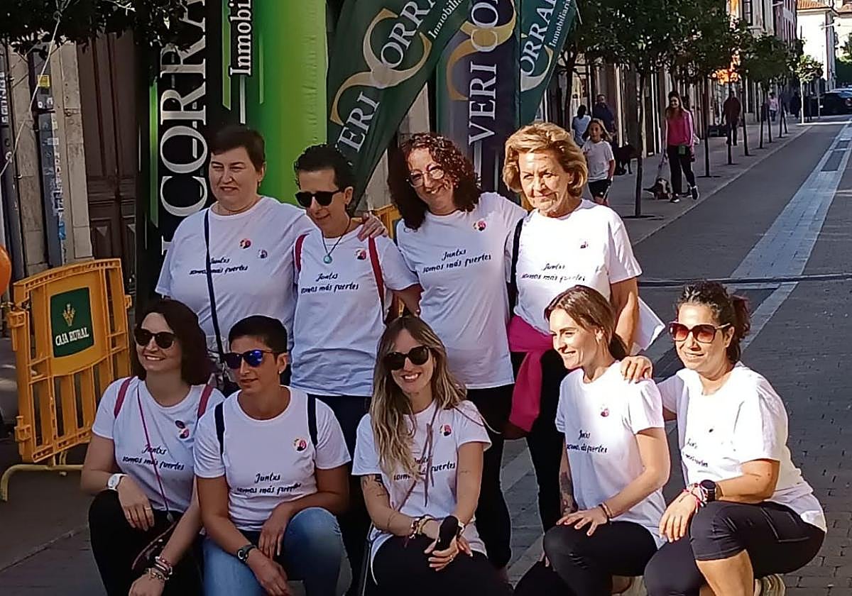 Integrantes de la asociación La Tribu a la salida de la marcha.