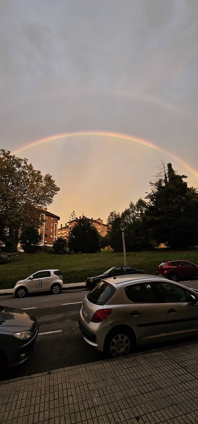 El espectacular arcoíris que dio los buenos días a Gijón